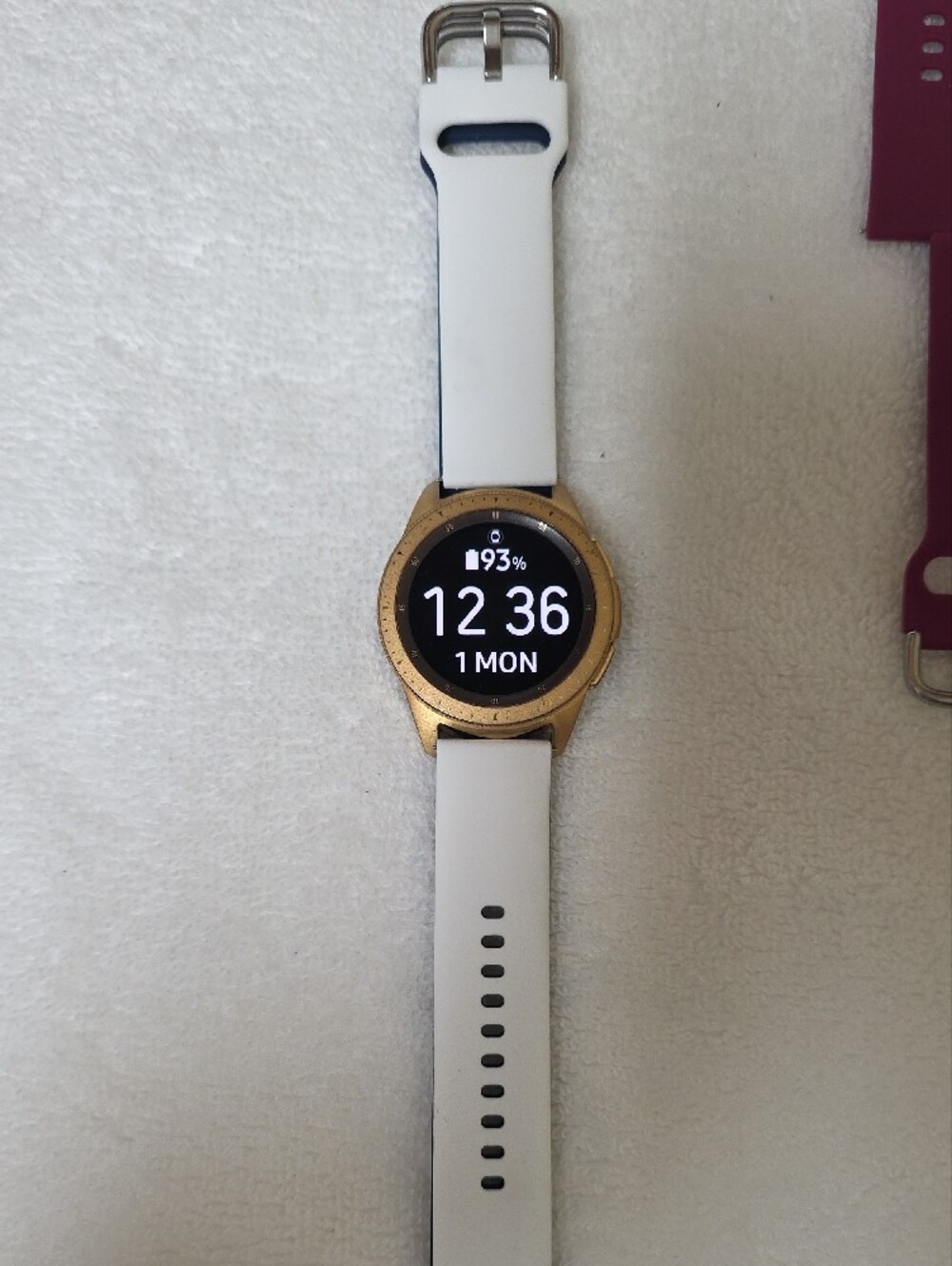SamsungSmartwatch with Navy Band and Six Interchangeable Silicone Straps/Charger - Picture 14 of 16